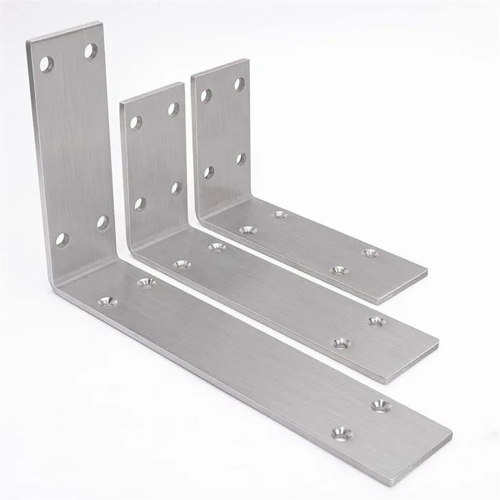 厚みのある金属ブラケット